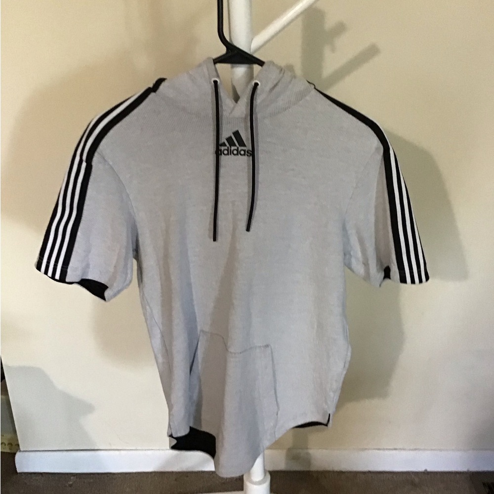 Adidas Men’s Light Gray Short-Sleeve Hoodie Shirt